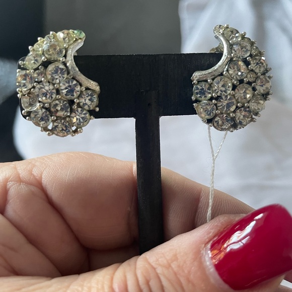 Vintage SIGNED LISNER CLIP BACK CRYSTAL RHINESTONE EARRINGS - Picture 2 of 5